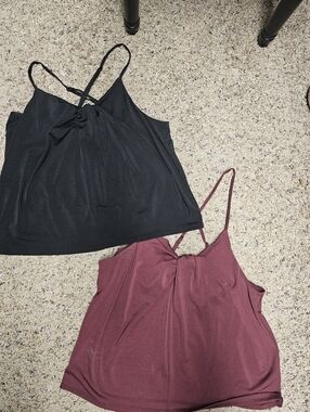Banana Republic Women’s Spaghetti Strap Tank Top - Black and Burgundy Medium